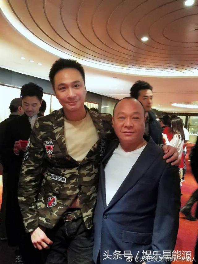    65歲吳志雄全家照！當年帶100多個黑幫小弟齊拍戲，沒想到如今女兒居然長得這麼美！網友：女兒不出道就浪費了！