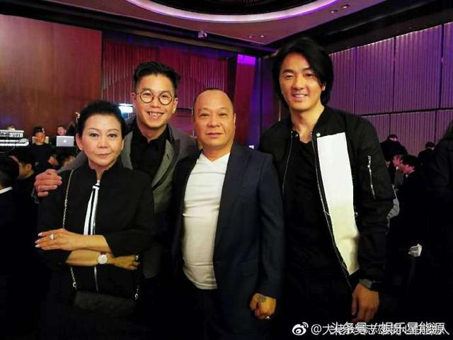    65歲吳志雄全家照！當年帶100多個黑幫小弟齊拍戲，沒想到如今女兒居然長得這麼美！網友：女兒不出道就浪費了！
