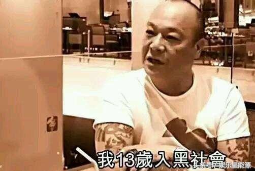   65歲吳志雄全家照！當年帶100多個黑幫小弟齊拍戲，沒想到如今女兒居然長得這麼美！網友：女兒不出道就浪費了！