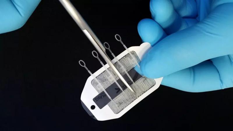 科學家發明「皮膚拉鏈」，只要把傷口拉鏈拉上就好，超血腥畫面讓人懷疑，但網友驚呼超神奇 
