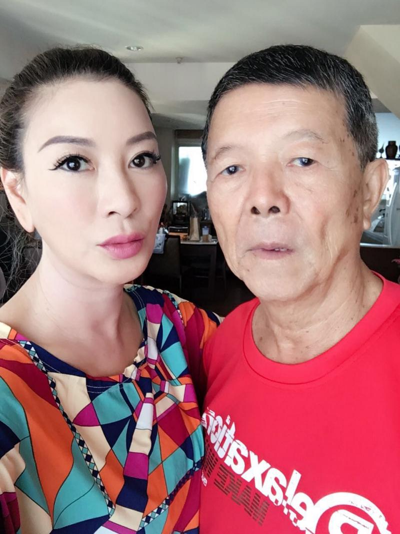 51歲「楊繡惠」一向孝順親民，但日前接受採訪時竟大罵爸爸「沒長大腦」，沒想到竟是因為..... 