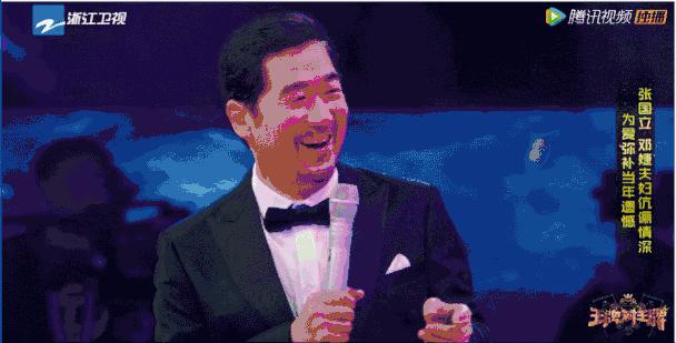 這一場遲到了20年的婚禮，當他緊握妻子的手，含淚說出4個字全場都哭了！