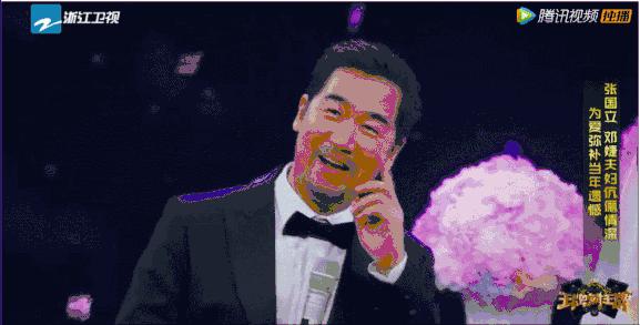 這一場遲到了20年的婚禮，當他緊握妻子的手，含淚說出4個字全場都哭了！