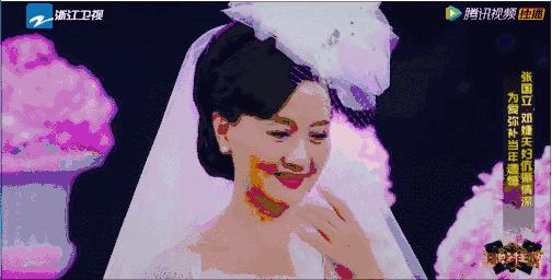 這一場遲到了20年的婚禮，當他緊握妻子的手，含淚說出4個字全場都哭了！
