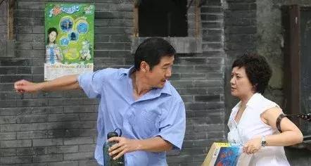 這一場遲到了20年的婚禮，當他緊握妻子的手，含淚說出4個字全場都哭了！