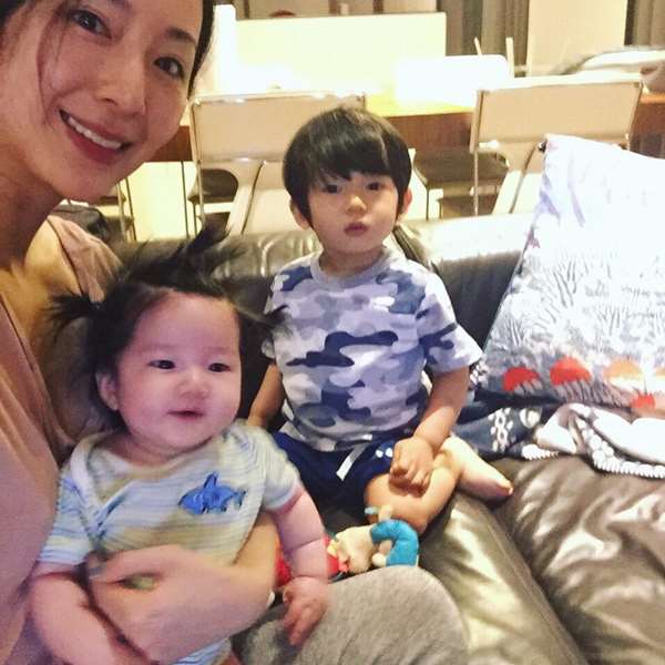隋棠女兒「遭反鎖門內」嚎啕大哭！媽媽一推開門「另一張臉出現」網友嚇傻：這是誰？ 