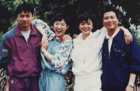 你還記得他嗎？他曾經和劉德華、梁朝偉一樣帥氣逼人，當紅時隱退學人家炒股輸光家產，現在過著「這樣的」生活...！！ 