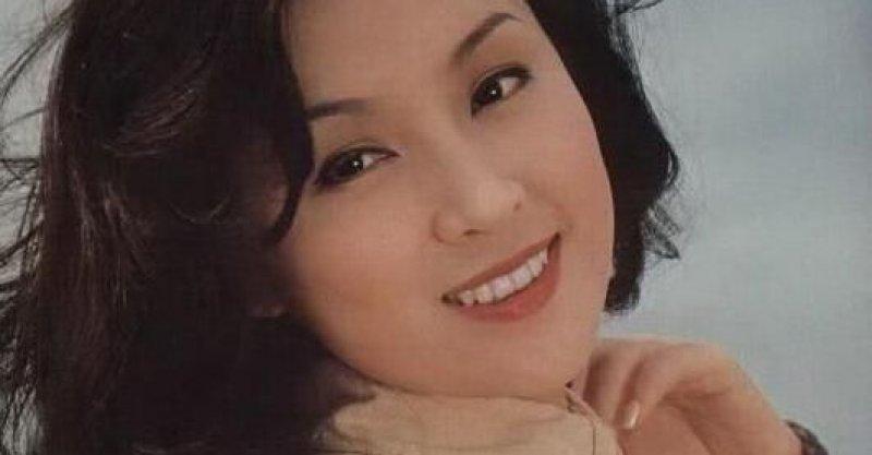  台灣第一代玉女，曾艷壓青霞，2度嫁渣男，現兒子32歲帥過謝霆鋒 !