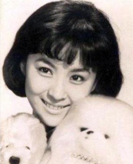  台灣第一代玉女，曾艷壓青霞，2度嫁渣男，現兒子32歲帥過謝霆鋒 !