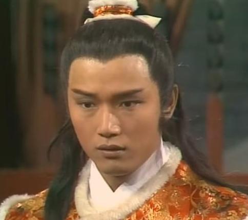 60歲苗僑偉全家照，夫妻高顏值逆生長，兒女雙全人生大贏家