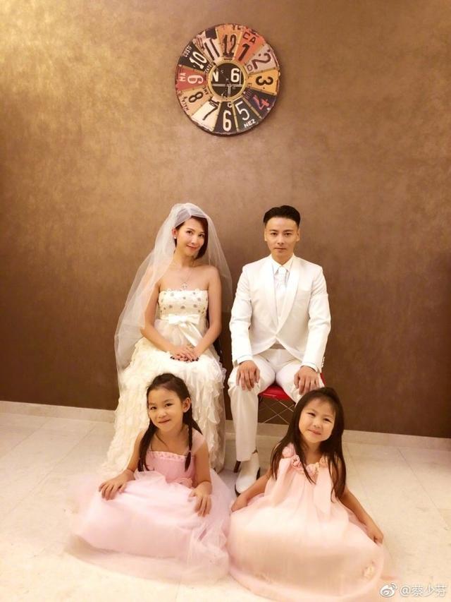 蔡少芬張晉兩個女兒越長越美 基因太強大