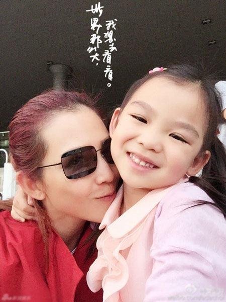 蔡少芬張晉兩個女兒越長越美 基因太強大