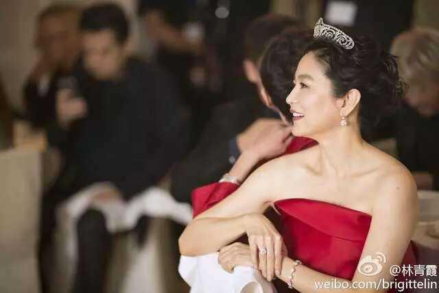 63歲的林青霞「與28歲女兒同台」，網友一看瞬間懂了....美與年齡無關！ 