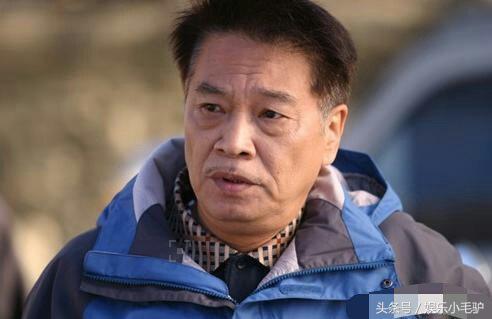 吳孟達「恨透周潤發」不借錢給他，多年後他才發現原來「周潤發竟偷偷在背後...」痛哭流涕！