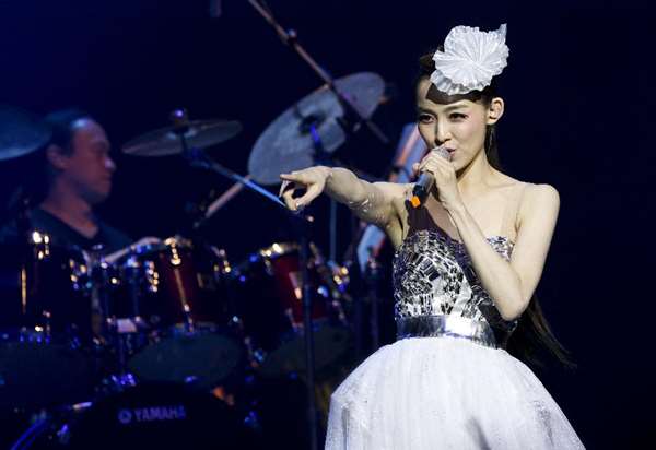 范瑋琪對黑人說：「不准離婚，不然我什麼都沒有 ！」原來結婚7年來「名下沒任何財產」她...太意外了！
