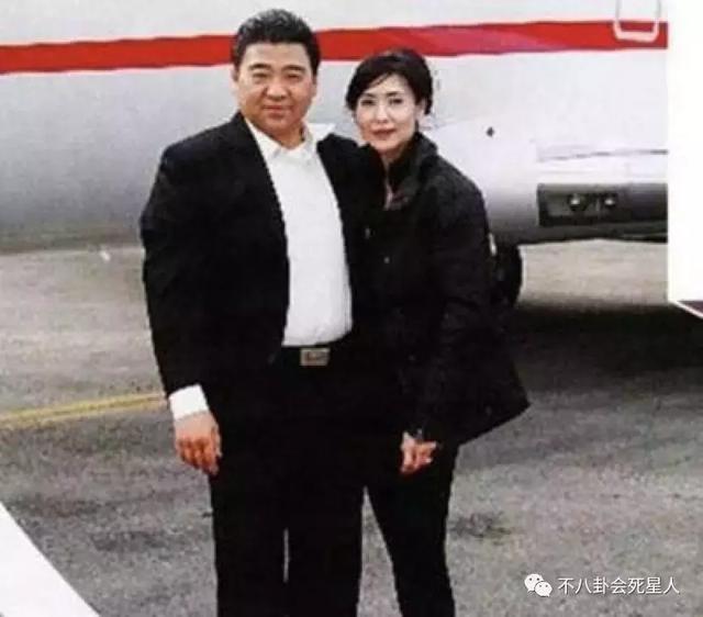 從香港艷星到古堡女主人，她的人生簡直開掛！
