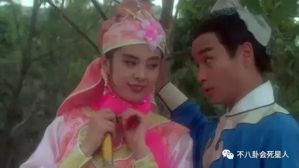 從香港艷星到古堡女主人，她的人生簡直開掛！