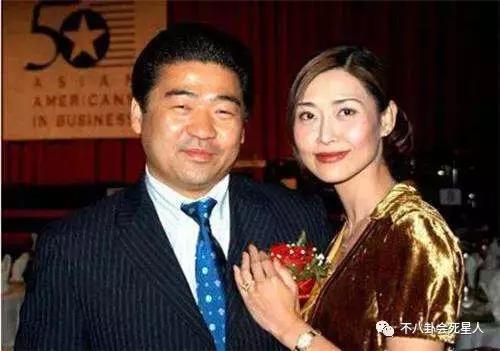 從香港艷星到古堡女主人，她的人生簡直開掛！