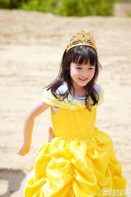 嘉千「7歲混血女兒」近照曝光迷倒一票粉絲！被封為「沒有公主病的公主」的她，原來私下與爸爸的互動 