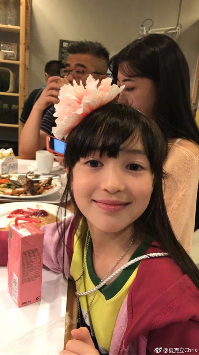 嘉千「7歲混血女兒」近照曝光迷倒一票粉絲！被封為「沒有公主病的公主」的她，原來私下與爸爸的互動 