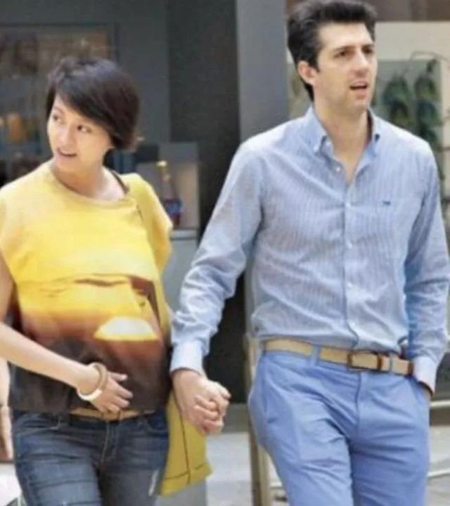 梁詠琪與西班牙老公沙灘激吻甜蜜暴擊，灰姑娘終於成了童話公主！