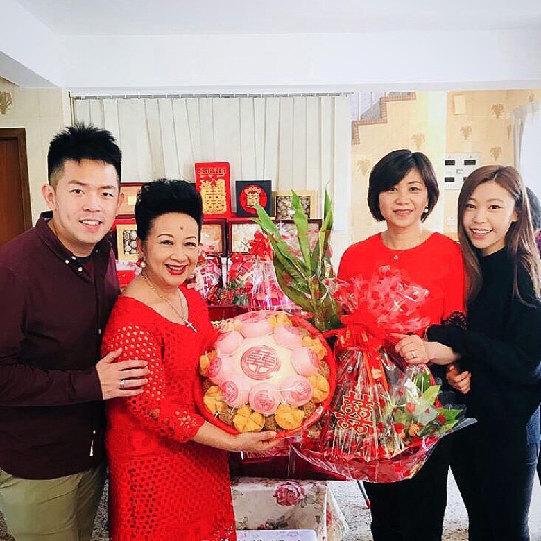 薛家燕准媳婦過大禮 好大陣仗呀！送新媳婦6塊金豬牌