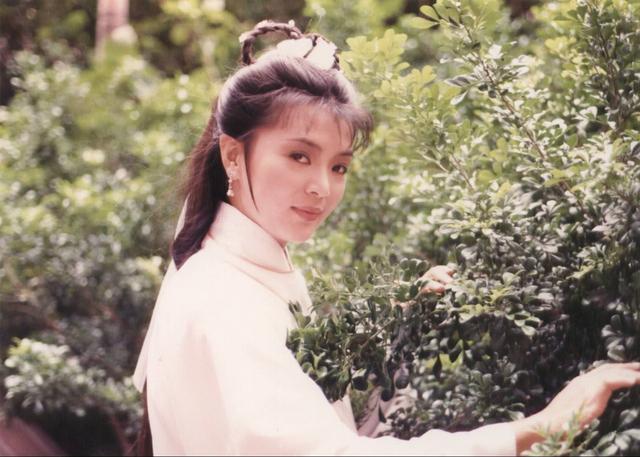 周潤發的前女友,劉德華瘋狂追過她,她卻和導演大搞同性戀!如今58歲的她卻變成老阿嫲,孤零零一個人~
