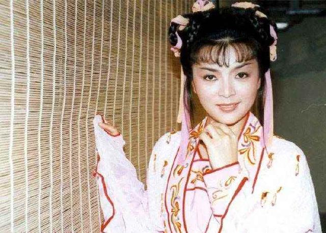 周潤發的前女友,劉德華瘋狂追過她,她卻和導演大搞同性戀!如今58歲的她卻變成老阿嫲,孤零零一個人~