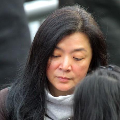 周潤發的前女友,劉德華瘋狂追過她,她卻和導演大搞同性戀!如今58歲的她卻變成老阿嫲,孤零零一個人~
