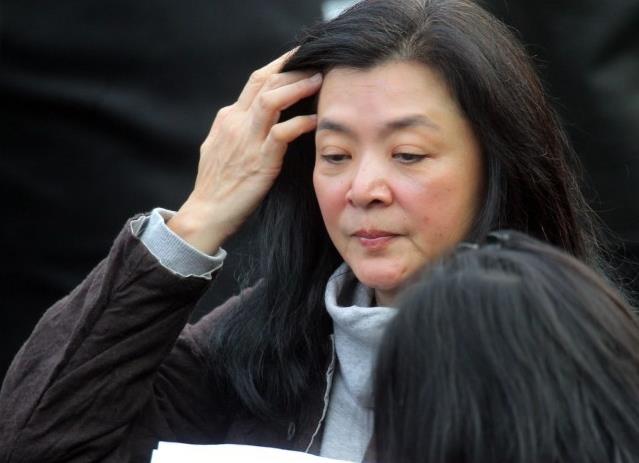 周潤發的前女友,劉德華瘋狂追過她,她卻和導演大搞同性戀!如今58歲的她卻變成老阿嫲,孤零零一個人~