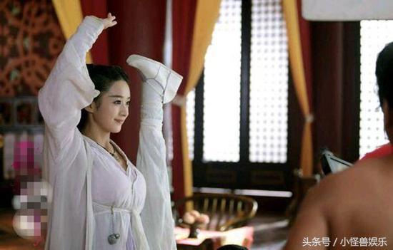 7位劈腿的娛樂女星，關曉彤勉強，熱巴搶眼，趙麗穎是假腿？