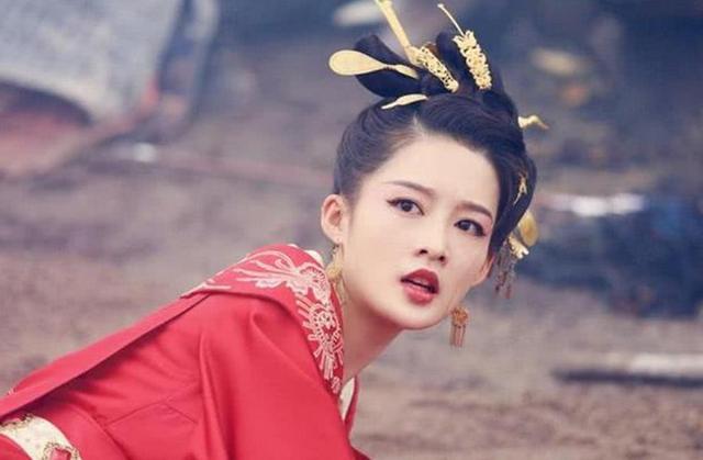 古裝劇中女星頭上插「筷子」: 個個驚艷, 到迪麗熱巴, 畫風卻變了