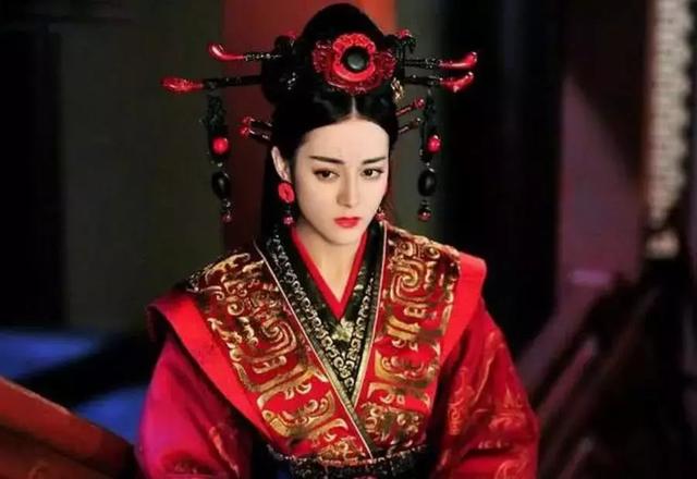 古裝劇中女星頭上插「筷子」: 個個驚艷, 到迪麗熱巴, 畫風卻變了