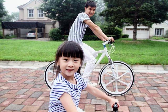 森碟要被打造成為下一個袁姍姍？九歲的她身上居然已經有馬甲線