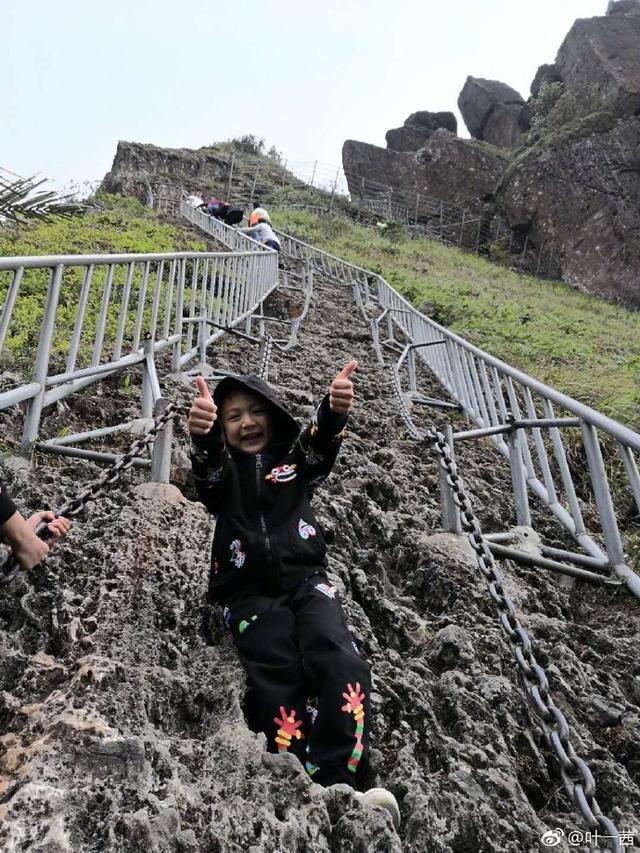 森碟要被打造成為下一個袁姍姍？九歲的她身上居然已經有馬甲線