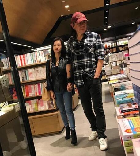 結婚3天就分居，還能生2個兒子，成全風流丈夫23年，網友：真能忍