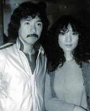 71歲林子祥全家照，老態盡顯妻子依然美麗，曾言太愛前妻！