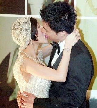 明星秀恩愛不分場合，范冰冰李晨電梯上演「少兒不宜」!