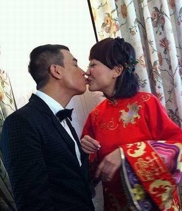 明星秀恩愛不分場合，范冰冰李晨電梯上演「少兒不宜」!