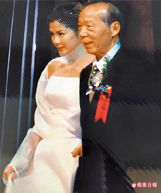 袁惟仁遭爆為小三「休14年嫩妻」！因為15歲兒子不捨的「一句話」....妻子含淚簽字離婚！