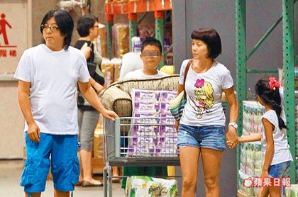袁惟仁遭爆為小三「休14年嫩妻」！因為15歲兒子不捨的「一句話」....妻子含淚簽字離婚！