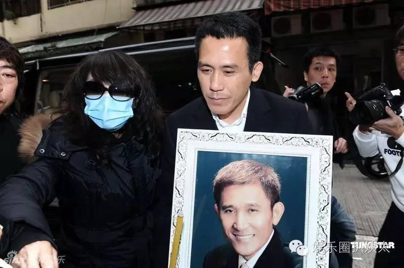 成龍苦追她八年，她卻用24年守護癌症男友，61歲的「她」依舊動人！！ 