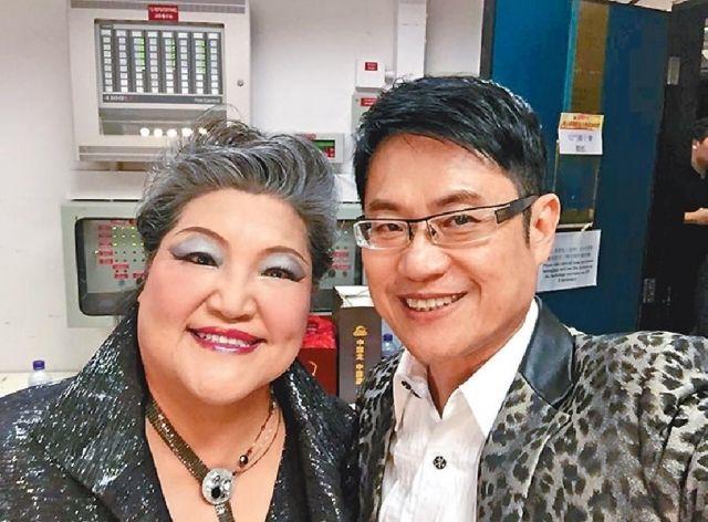 他是tvb金牌司儀 年過六十依然拍戲 現實過著幸福日子