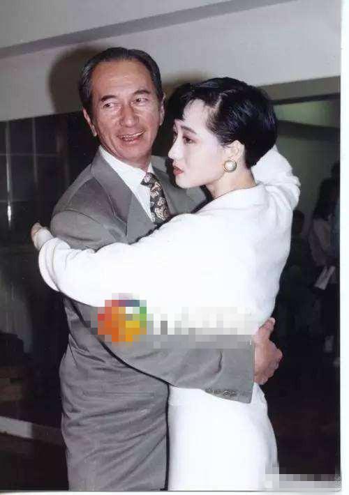 李連傑搶賭王的女人，經紀人被槍殺，如今患病等死妻子竟然還.....！ 