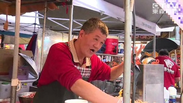  三峽「鴨肉油飯」沒標價錢！他們點了「3油飯1魚湯」，沒想到結帳時看到「天價金額」...臉都綠了！