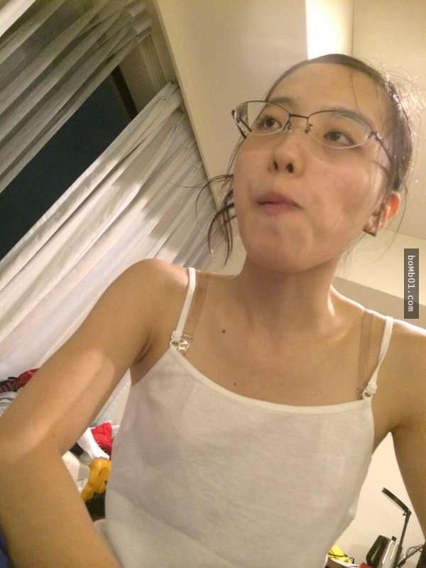 這位女高中生現在看過一眼就會忘記她長怎樣，但一化完妝…大家立馬排隊應徵當男友！