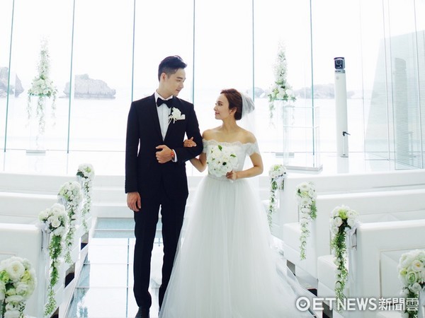 34歲愛紗升格「台灣媳婦」！緊握爸爸手淚崩：「對不起以後會更少回家...」遠嫁台灣心酸曝光！