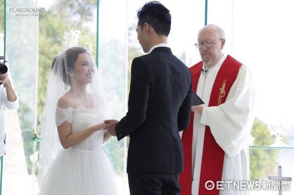 34歲愛紗升格「台灣媳婦」！緊握爸爸手淚崩：「對不起以後會更少回家...」遠嫁台灣心酸曝光！