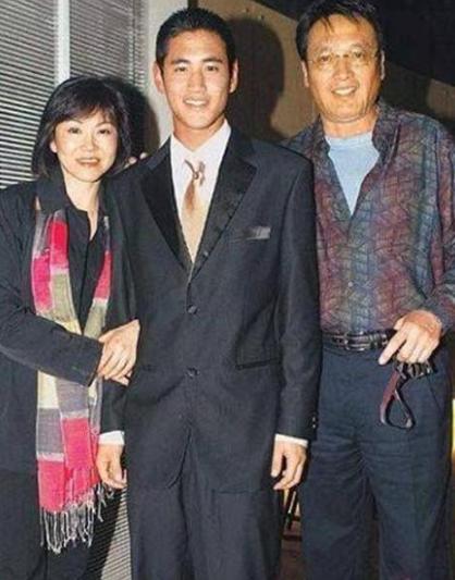 看了70歲秦祥林的四段感情後，網友表示：這輩子真值了