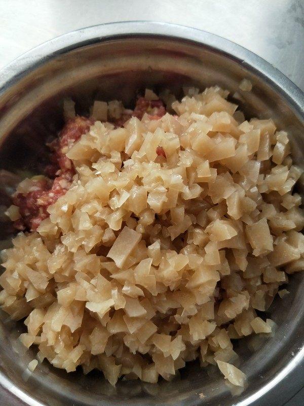 婆婆教我做灌湯包，先喝汁後吃餡，滿足感爆棚，做法一看就會